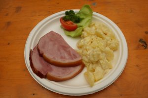 Menu am Samstag und Sonntag: Schinken mit Kartoffelsalat